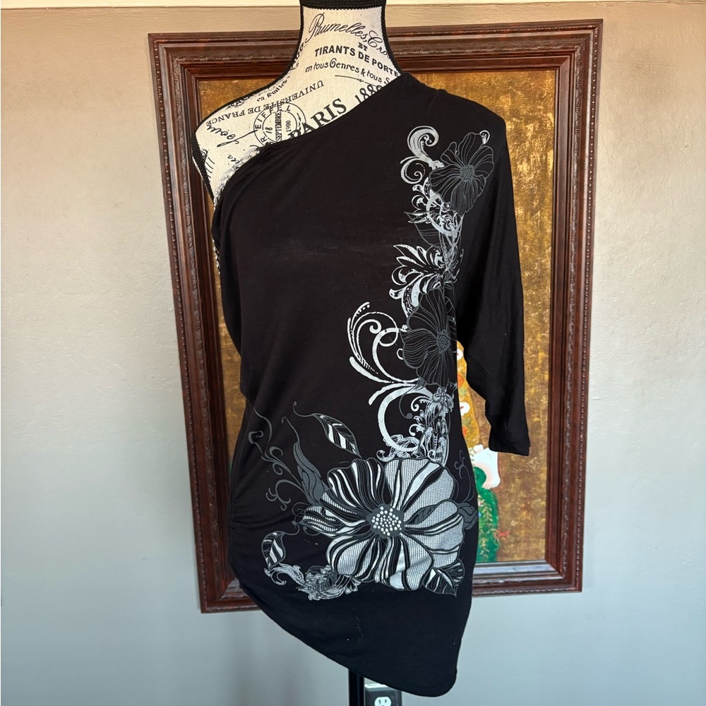 Black One-Shoulder top with Floral Design and chain